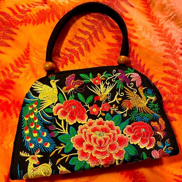 PRICE DROP Beautiful Embroidered Handbag 💐 - Picture 2 of 12